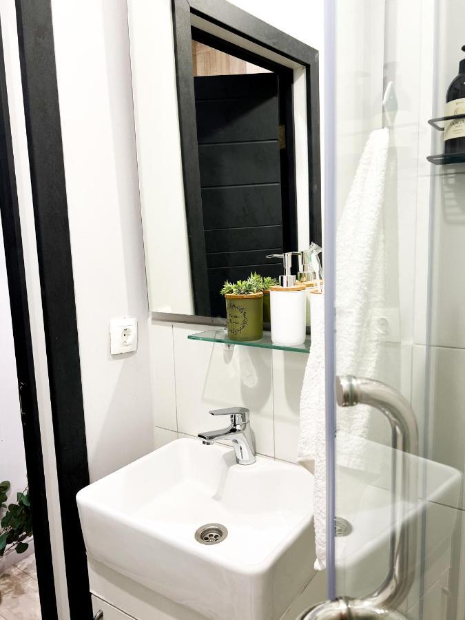Квартира Художника В Жк Толе Би Apartment Astana Exterior photo
